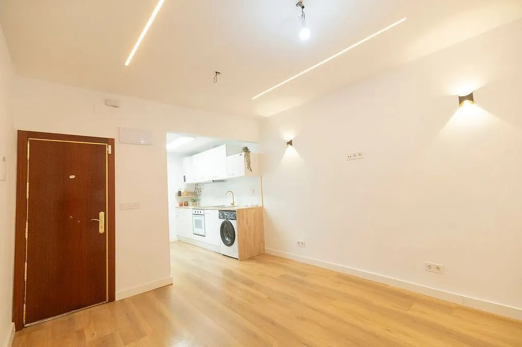 Elutuba - 2-Bedroom Flat with Balcony in Madrid