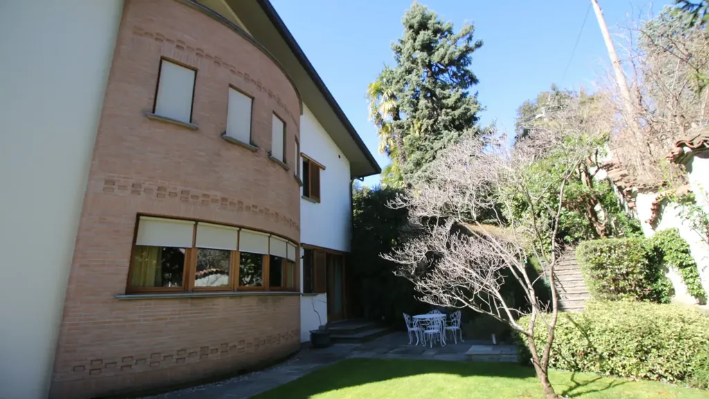 Giardino - Villa with Panoramic Views in Inverigo