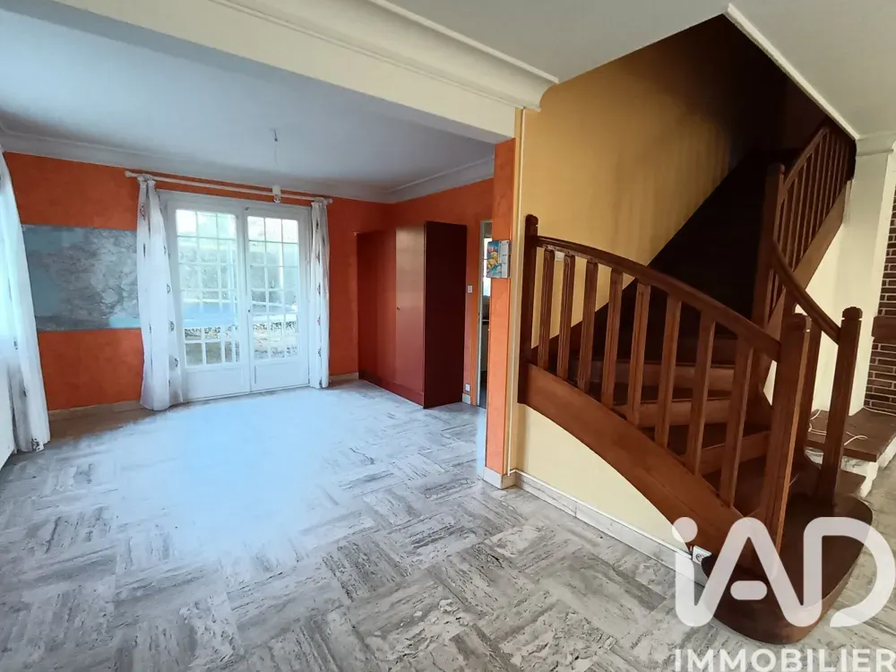Living Room - Architectural House with Garden in Thouars