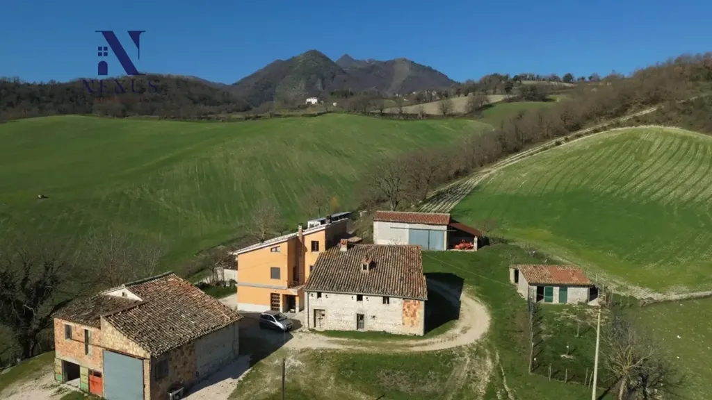 Õhuvaade - Rustic Farmhouse with River View in Sassoferrato