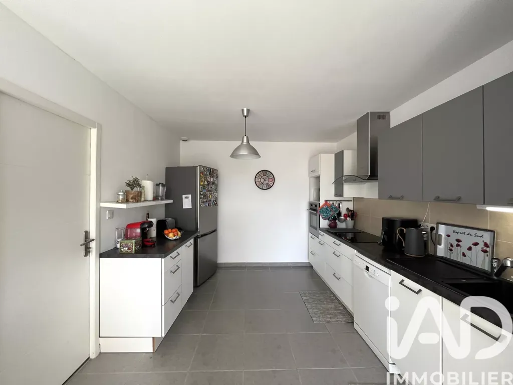 Köök - Flat-Roofed Villa with Pool Potential in Autignac
