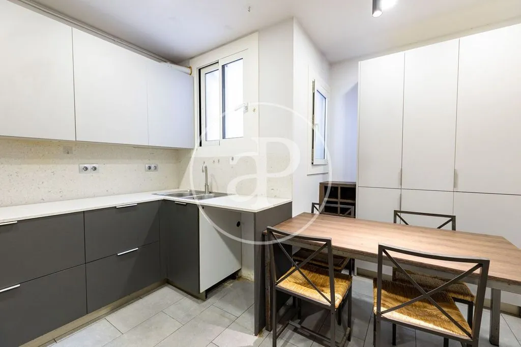 Kitchen - Classical Apartment in Eixample Dreta, Barcelona