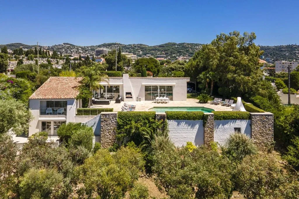 Vue aérienne - Villa Luxueuse avec Piscine à Cannes
