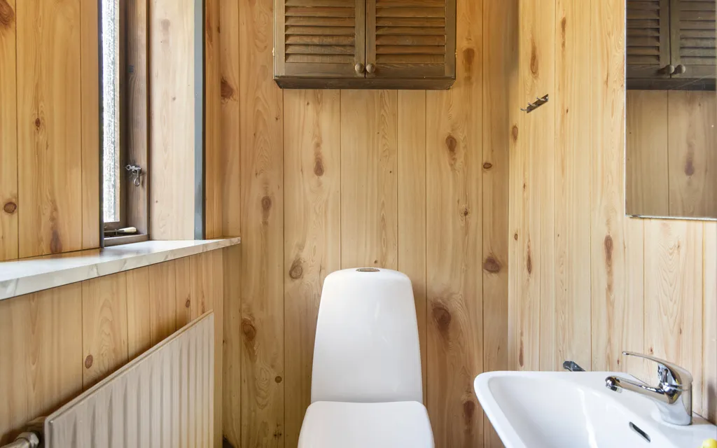 Salles de bain - Spacious House with Workshop Garage in Tårs