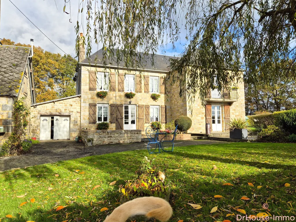 Jardin - Maison en Pierres avec Bureau et Dépendance à Domfront