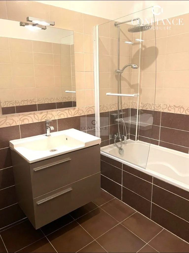 Vannitoad - 2-Bedroom Apartment with Terrace in Nice West
