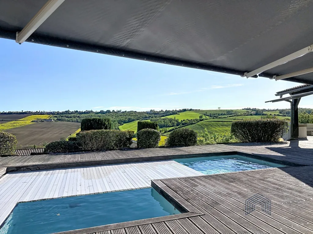 Piscine - Maison avec Vue Panoramique à Lacroix-Falgarde