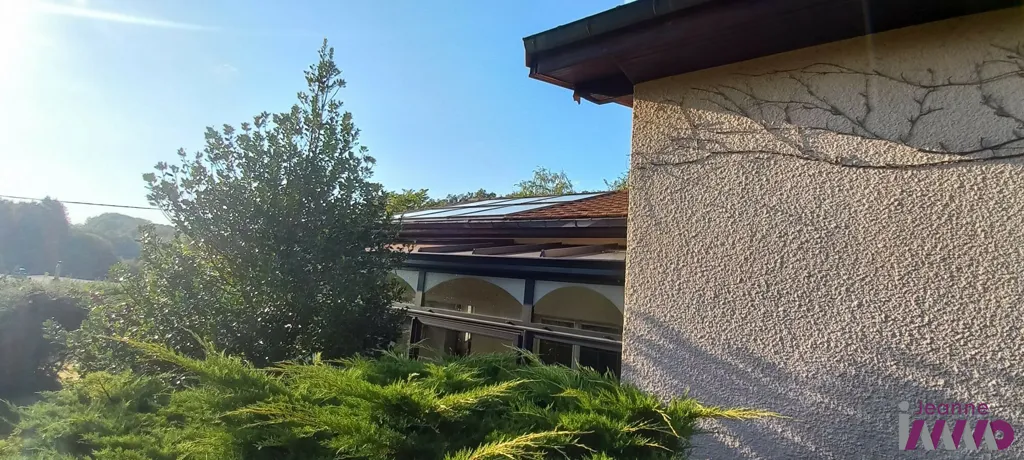 Extérieur - Maison Charmante avec Terrasse à Evette-Salbert