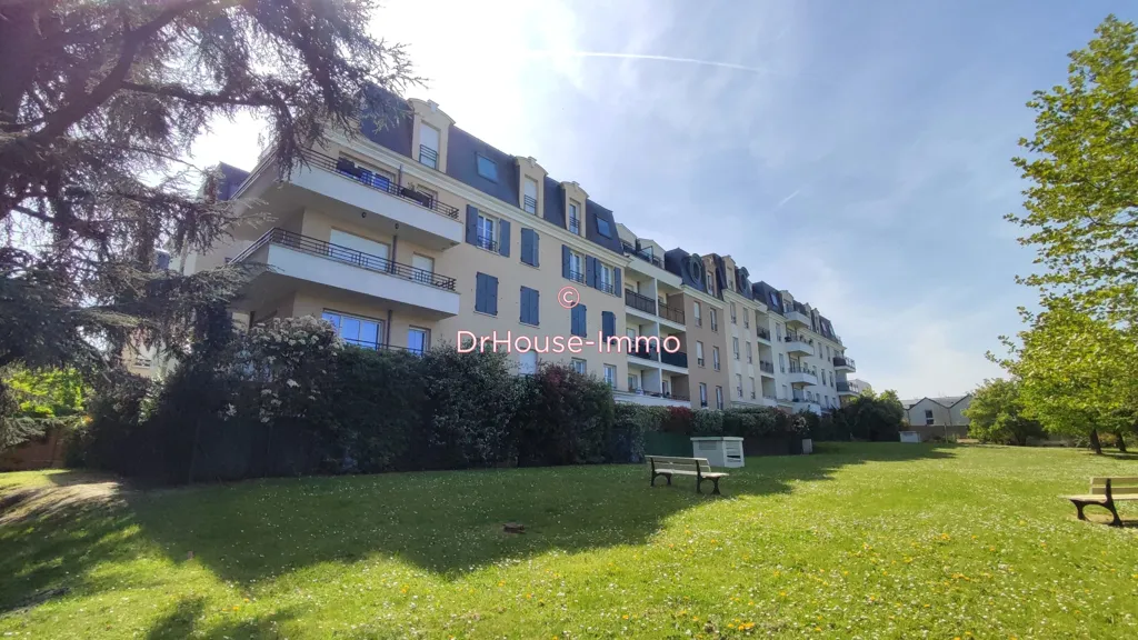 Giardino - 3-Bed Flat with Balcony in Secure Residence