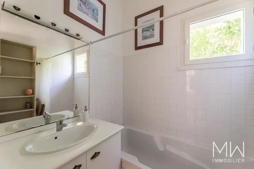 Salles de bain - Villa Luxueuse avec Vue sur la Baie à Cap Ferret