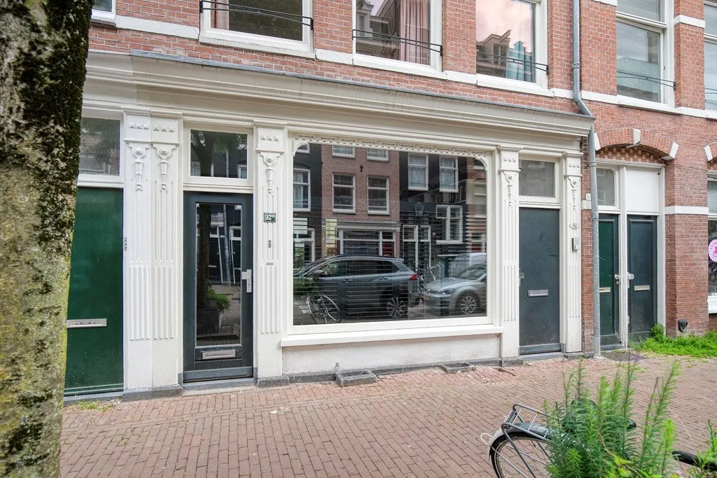 Charming Ground Floor Flat with Garden in Staatsliedenbuurt