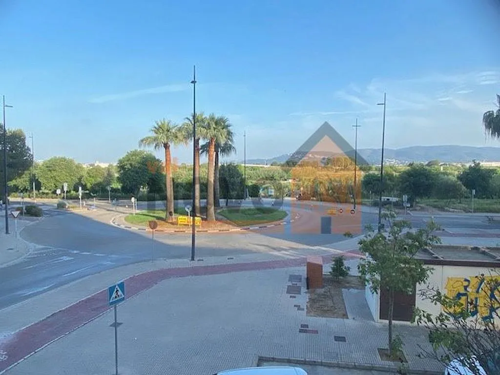 3-Bed Apartment with Garage in Benipeixcar