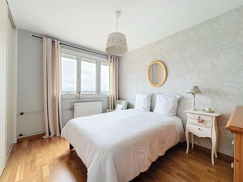 Chambres - Appartement 5 Pièces Dernier Étage Proche Centre Ville à Chartres