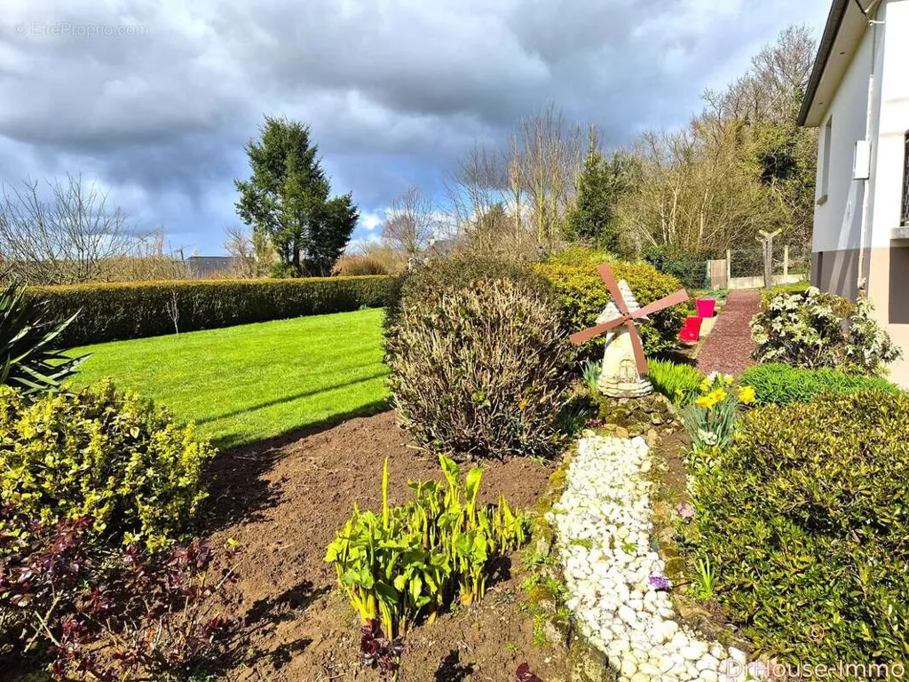 Aed - Renovated Pavilion with Garden in Gorron