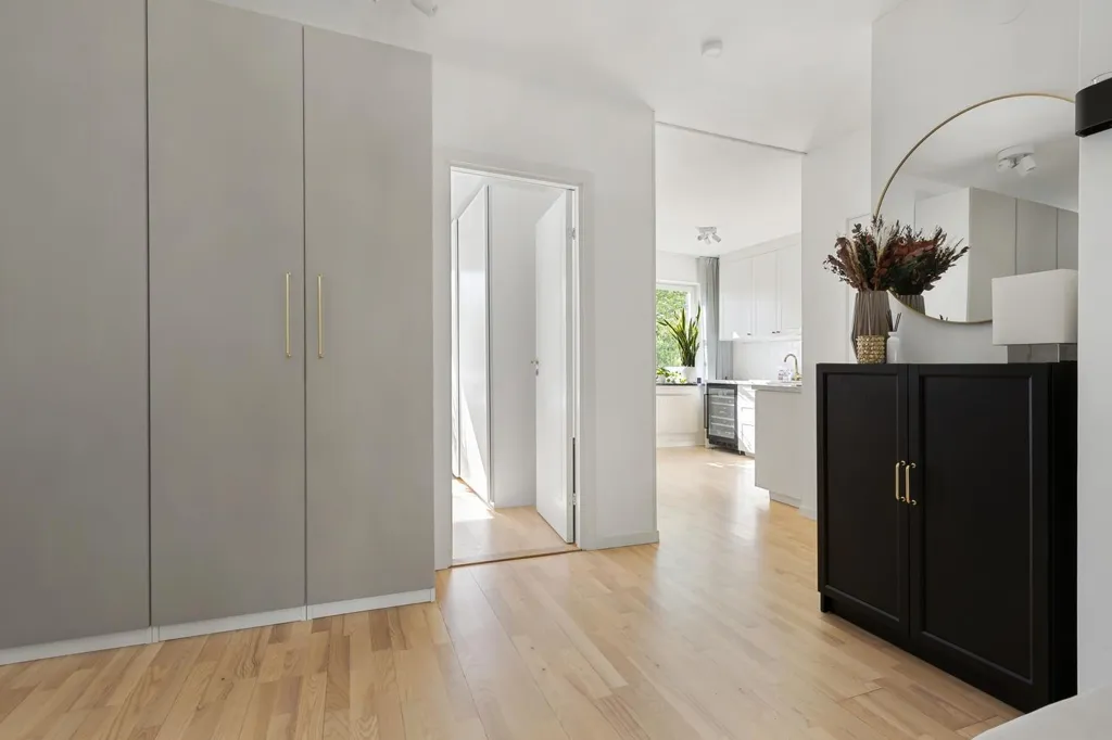 Esik - Apartment with Balcony in Sundbyberg