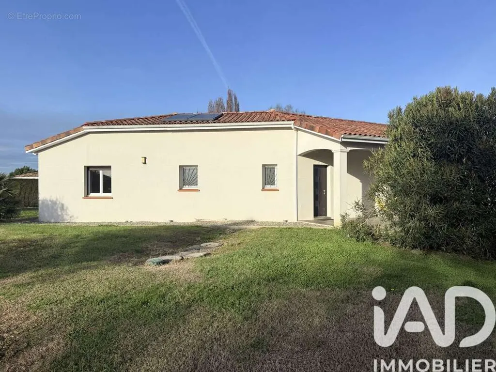4-toaline maja asukohas Castelsarrasin