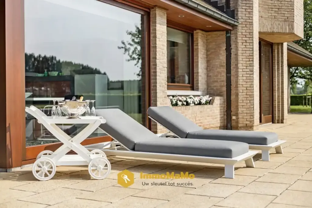 Terrasse - Villa avec Piscine Intérieure et Écuries à Mendonk