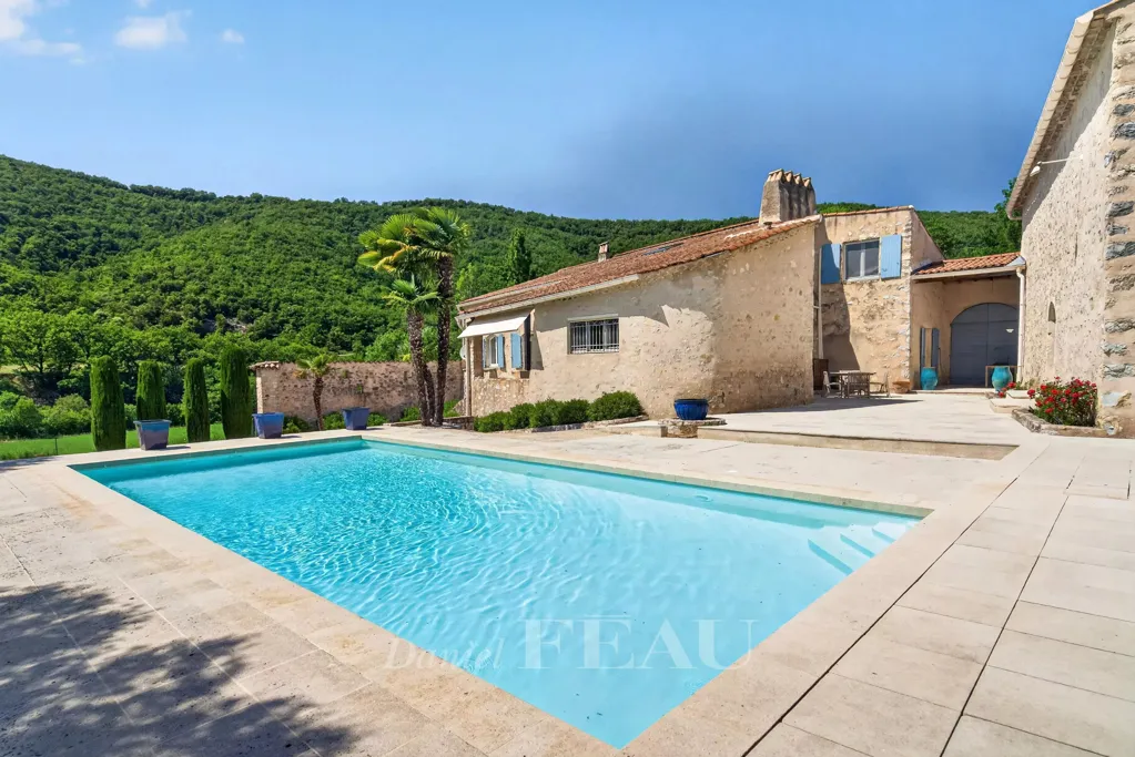 Piscine - Mas Provençal Rénové avec Piscine en Ardèche Méridionale