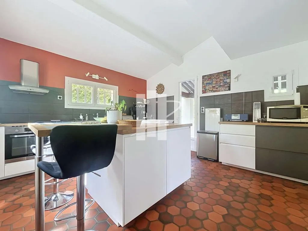 Cuisine - Villa avec Piscine Chauffée à Boulouris