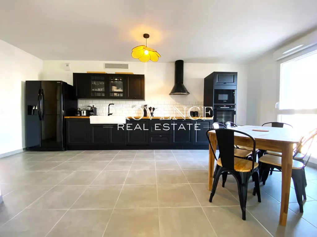 Köök - Top Floor Apartment with Terrace in Marseille