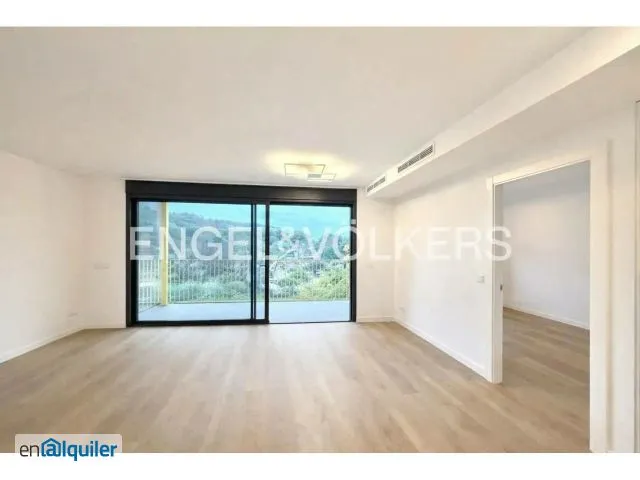 Elutuba - Modern Flat with Terrace in Sants / Monjuïc
