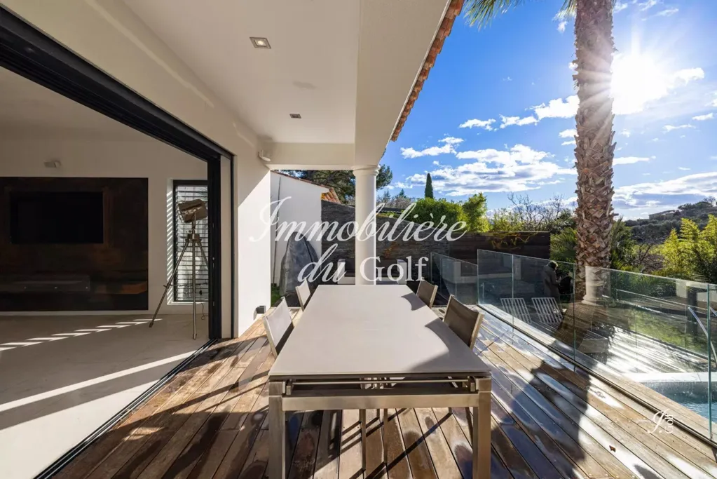 Terrasse - Villa Contemporaine avec Piscine à Allauch