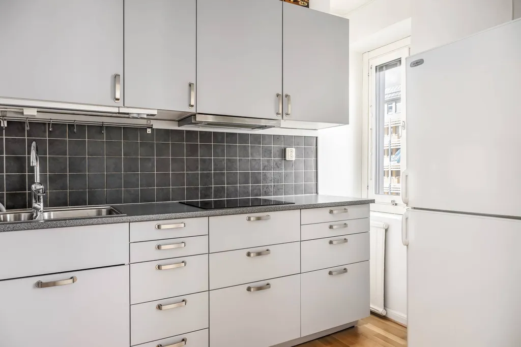 Köök - Modernised Flat with Balcony in Norrköping