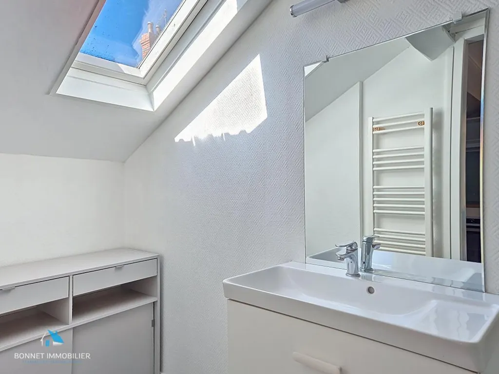 Bathrooms - Renovated Flat with Study in Chamalières
