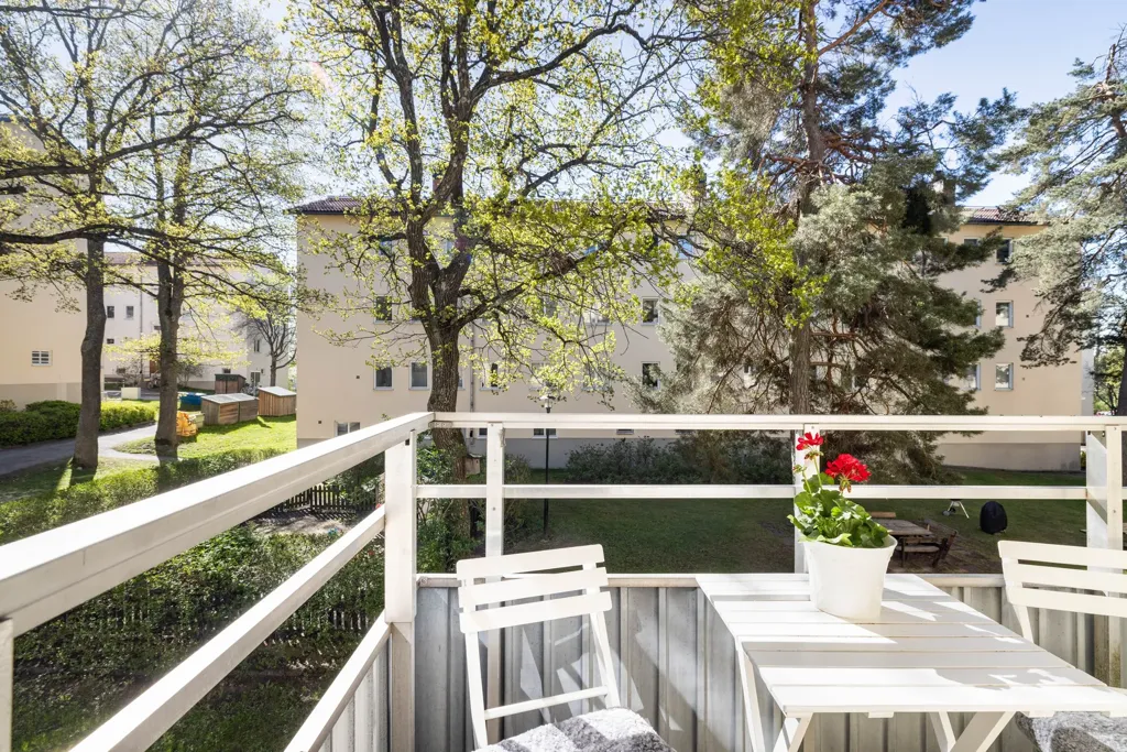 Rõdu - Bright Apartment with Balcony in Hammarbyhöjd