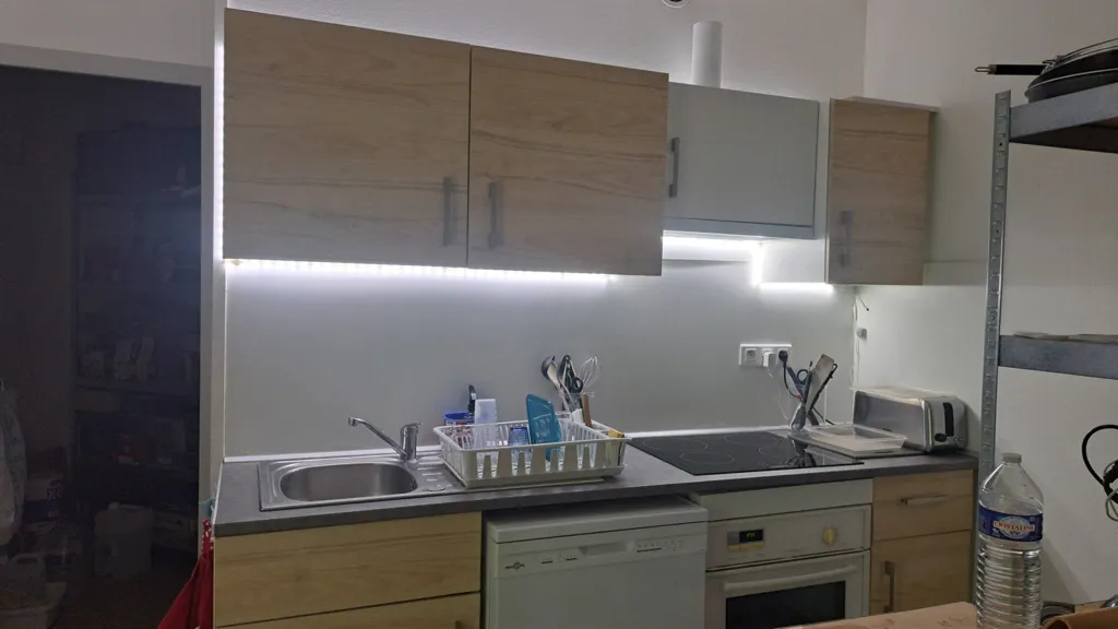 Cuisine - Appartement Rénové avec Balcon et Vue sur la Nature à Proximité du Centre
