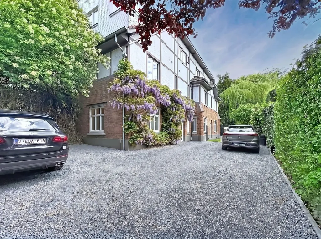 Extérieur - Maison 3 Façades avec Ascenseur à Uccle