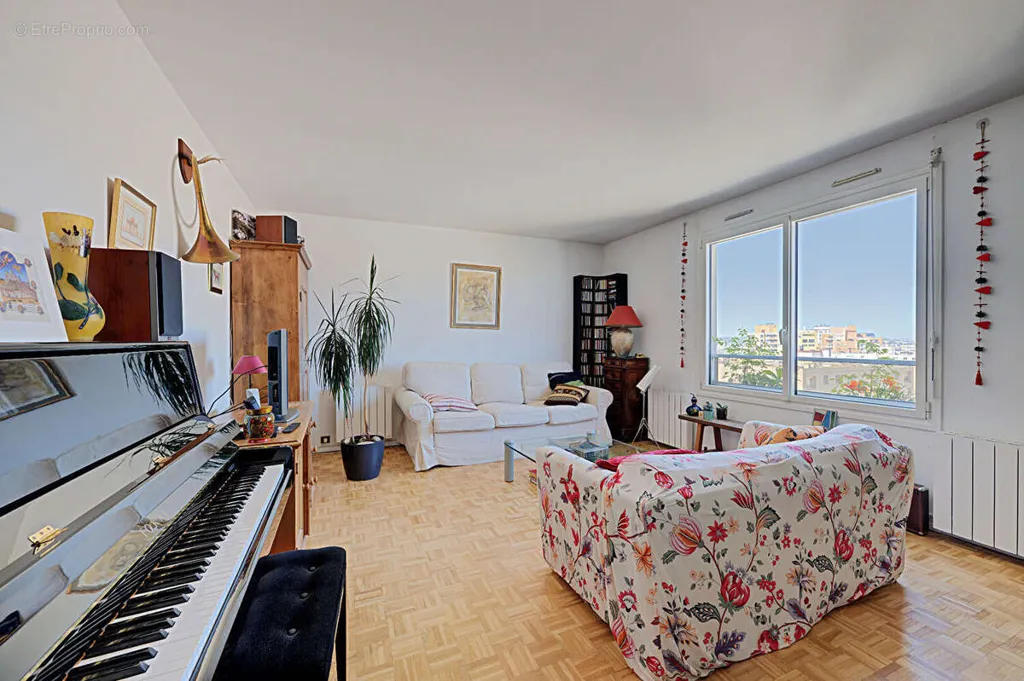 Séjour - Appartement 4 Pièces avec Vue Panoramique sur Paris