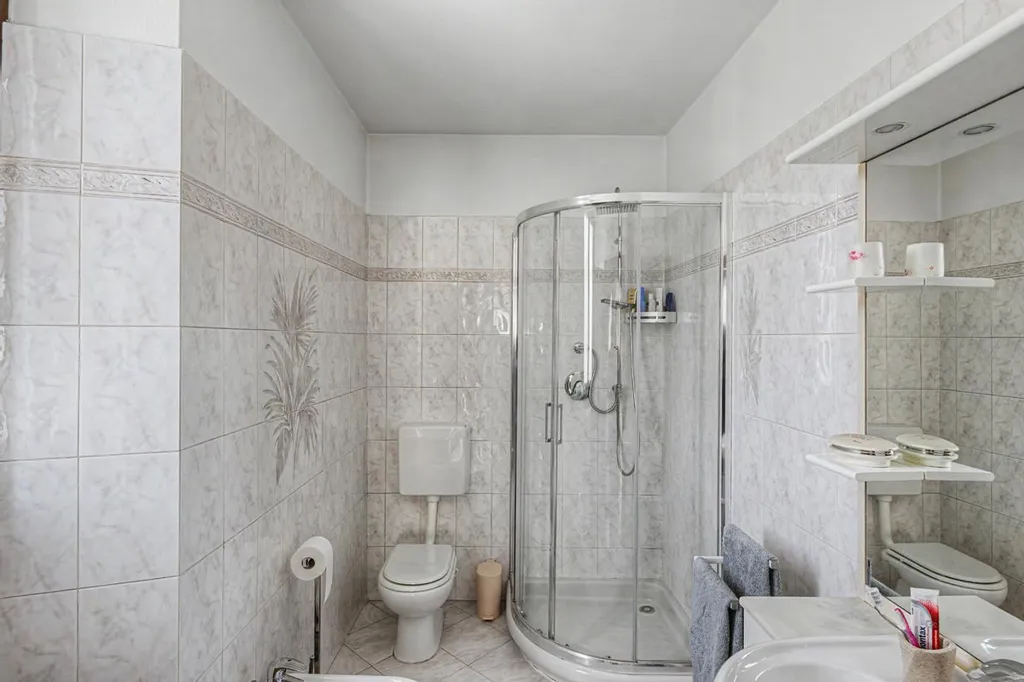 Vannitoad - Multi-Level Apartment with Mansard in Luino