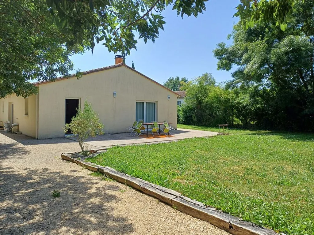 Aed - Detached House with Garden in Sansais