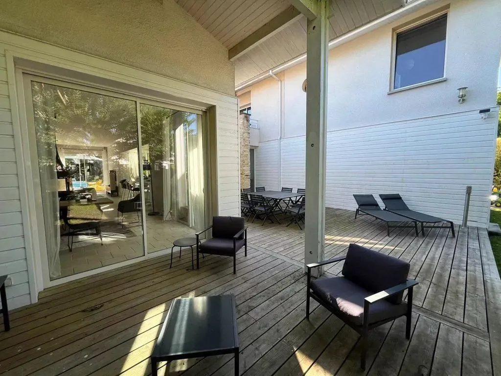 Terrasse - Maison de Luxe avec Piscine à Pessac