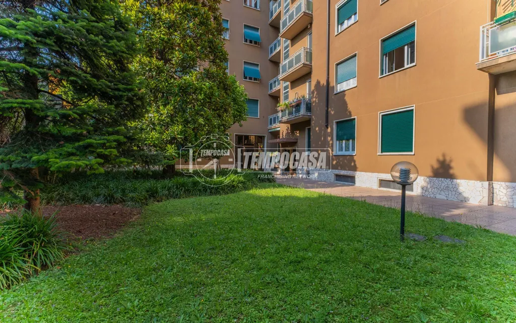 Jardin - Bright Bilocale with Balcony in Milan