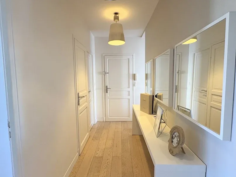 Esik - Renovated 3-Bed Apartment in Reims Centre