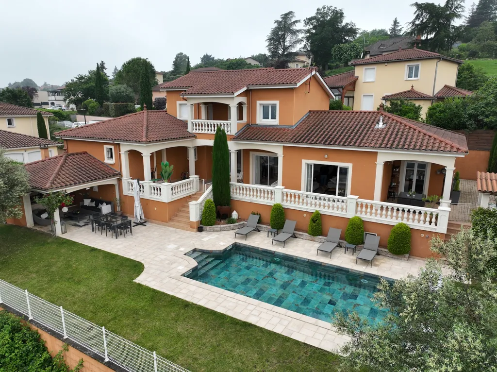 Maison 9 pièces à Pommiers