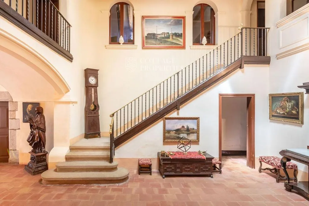 Toad - Luxury Farmhouse with Heritage in Llagostera