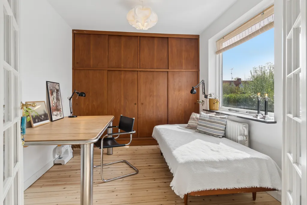 Bureau - Villa with Pool in Valby