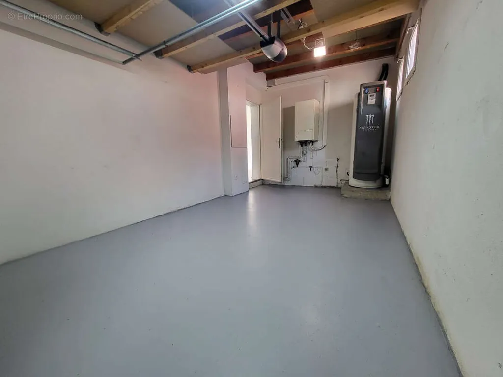 Garage - Appartement 'Comme une Maison' avec Vue Dégagée à Bayonne