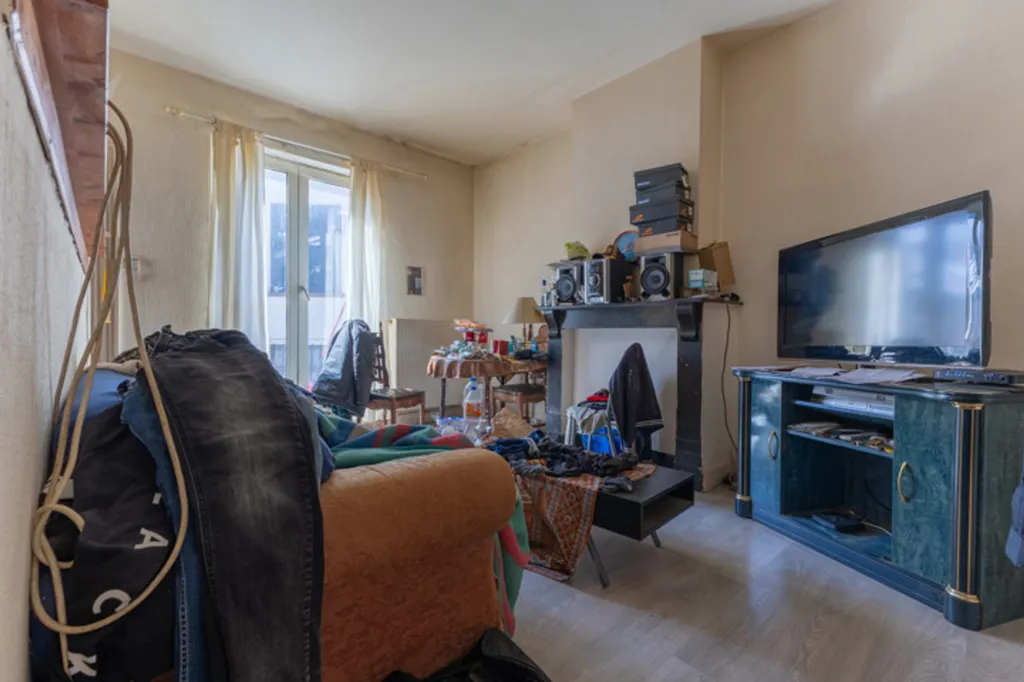 Elutuba - Five-Bedroom House with Terrace in Central Location