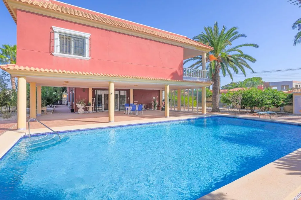 Piscine - Luxury Villa with Pool in Torrevieja