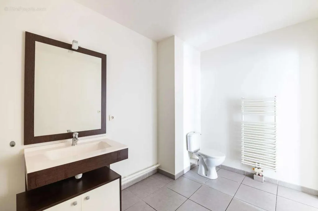 Salles de bain - Appartement Moderne avec Ascenseur à Pont de Vivaux