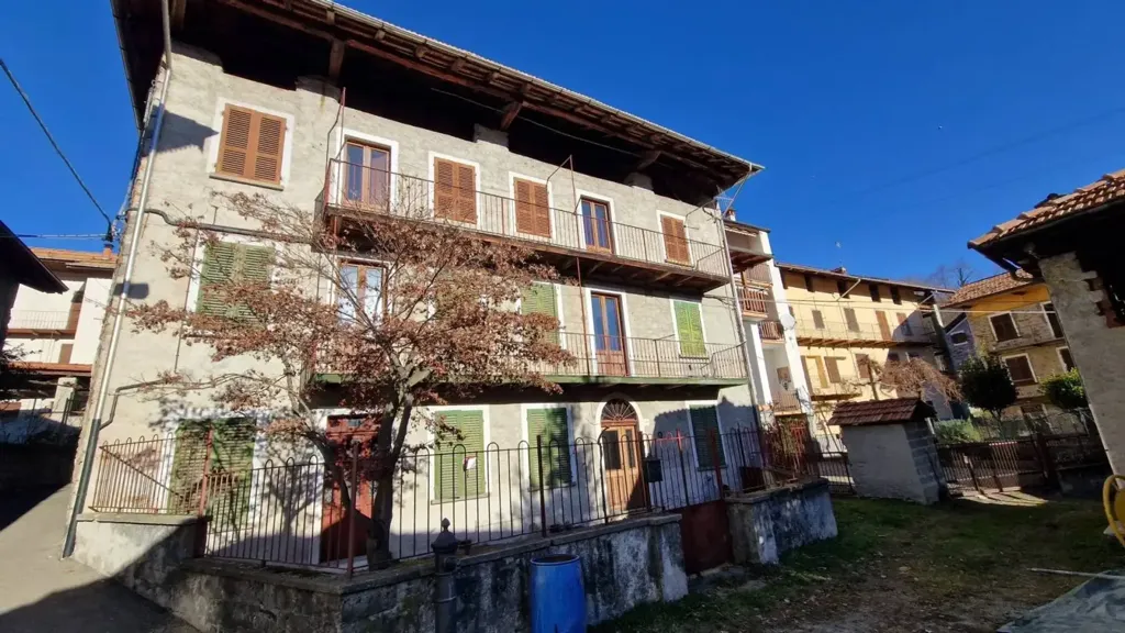 Välivaade - Terratetto with Private Courtyard in Varallo