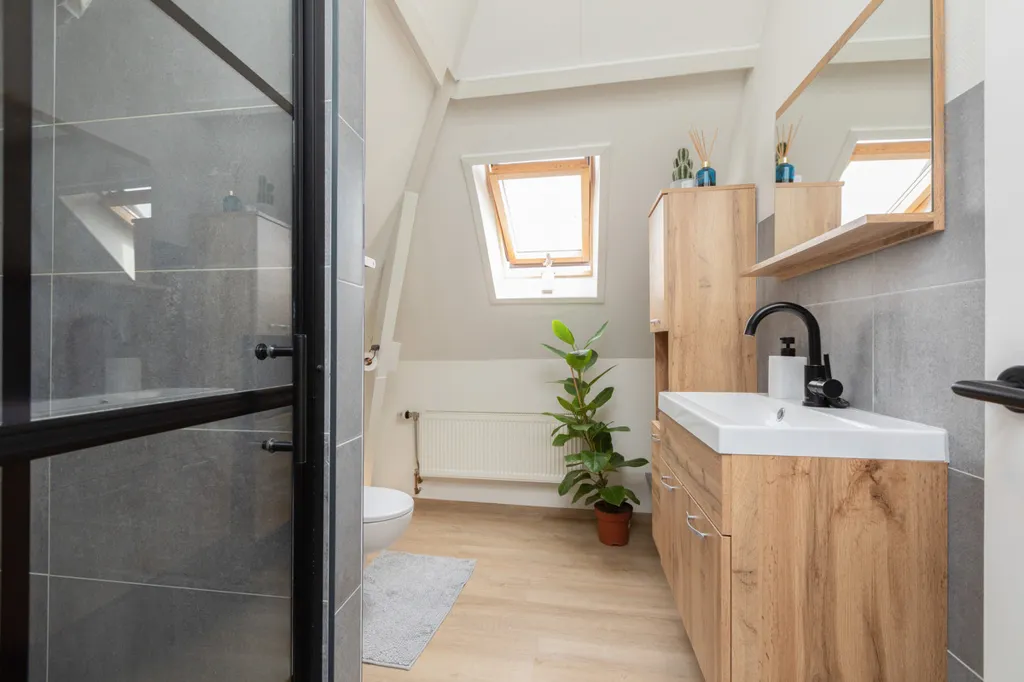 Bagni - Modernised 1930s Semi-detached House in Bolsward