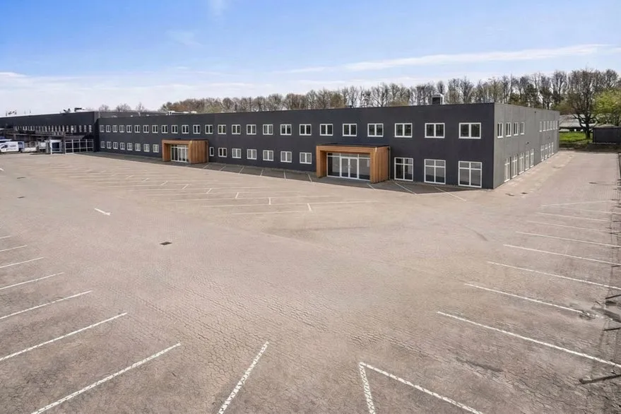 Esterno - Warehouse with Office Space in Odense SV
