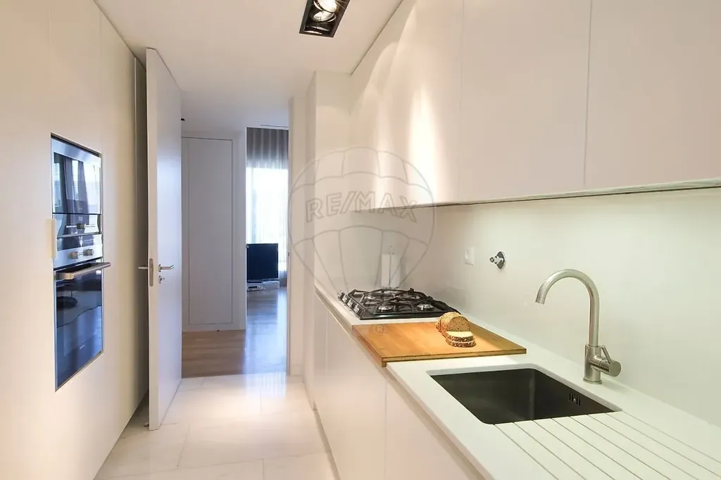 Cuisine - Lisbon Condo with Terrace and Fireplace