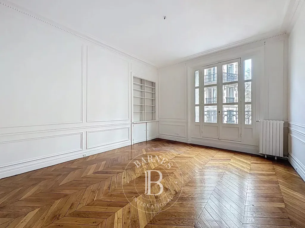 Séjour - Appartement Luxe avec Vue sur la Ville près de la Tour Eiffel