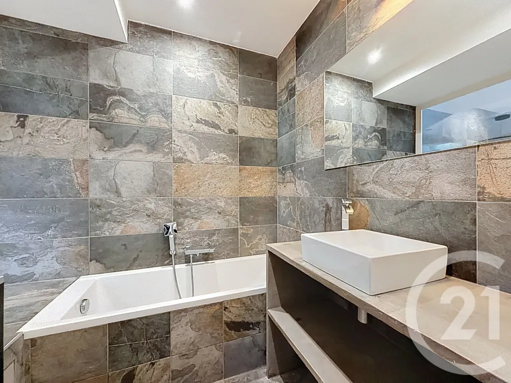 Salles de bain - Appartement avec terrasse dans le quartier Saint-Pierre à Bordeaux